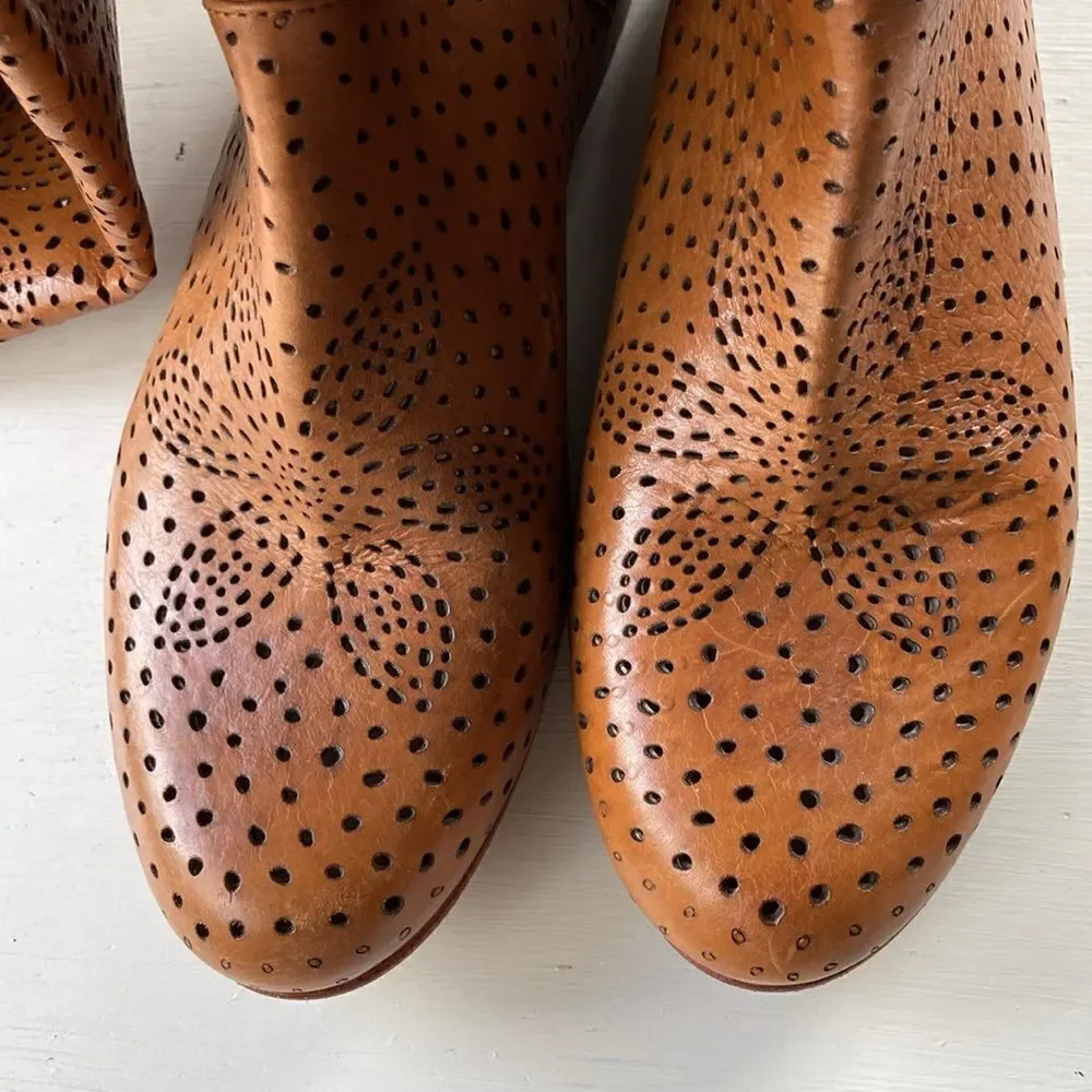 PAOLA FRANI Perforated Tall Leather Boots Made in Italy Size 6 EUC